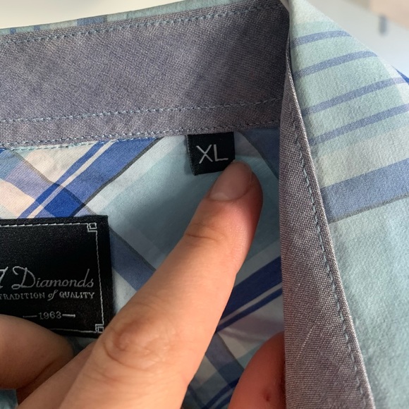 Button up - Picture 2 of 3